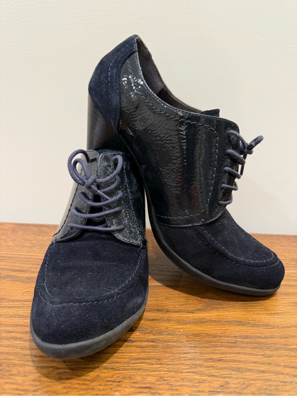 Kenneth Cole Reaction Full of Life Navy Patent & Suede Lace-Up Pumps Size 10M